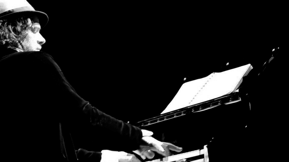JCatpiano_credit_Simone_Audissou.png